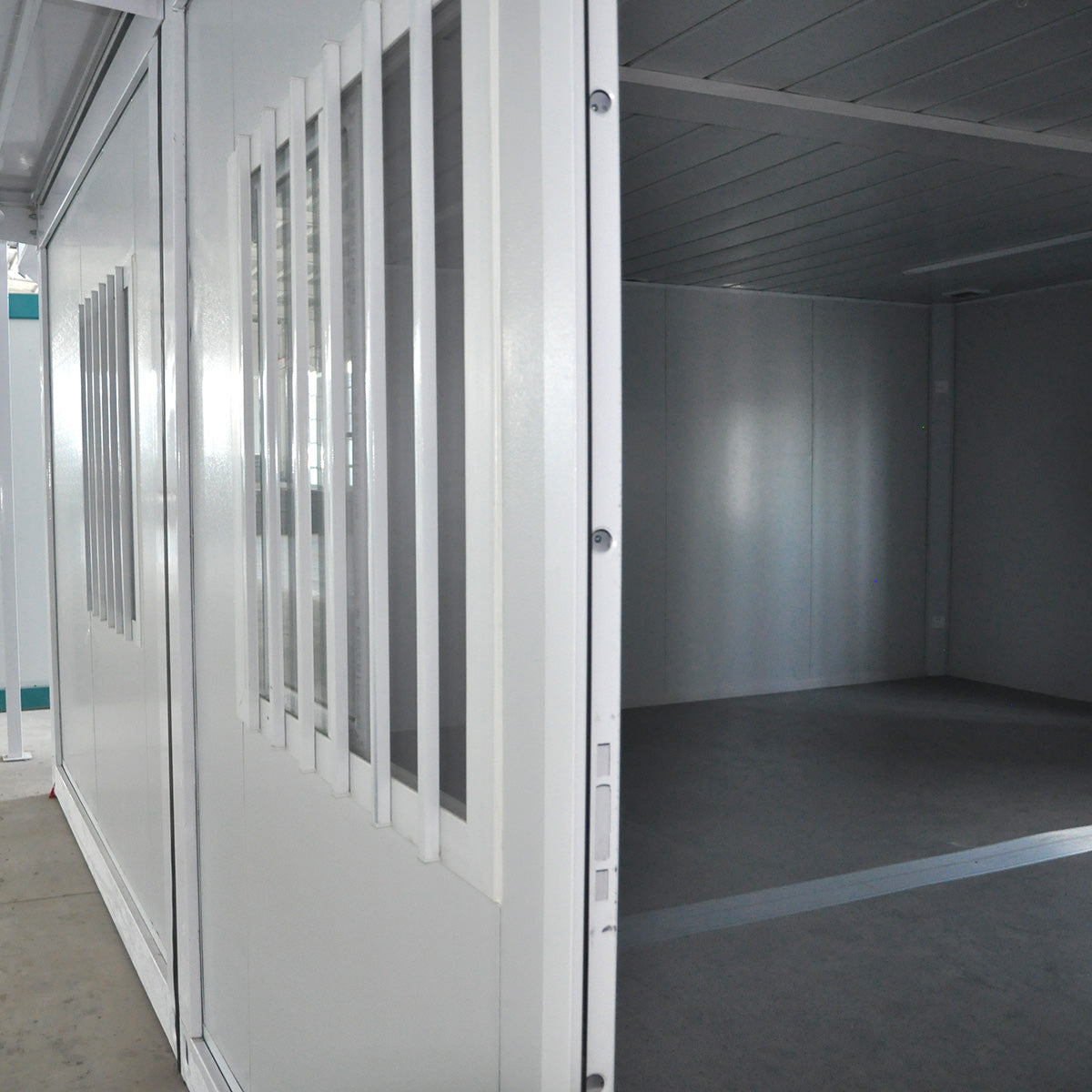 Foldable and folding container house