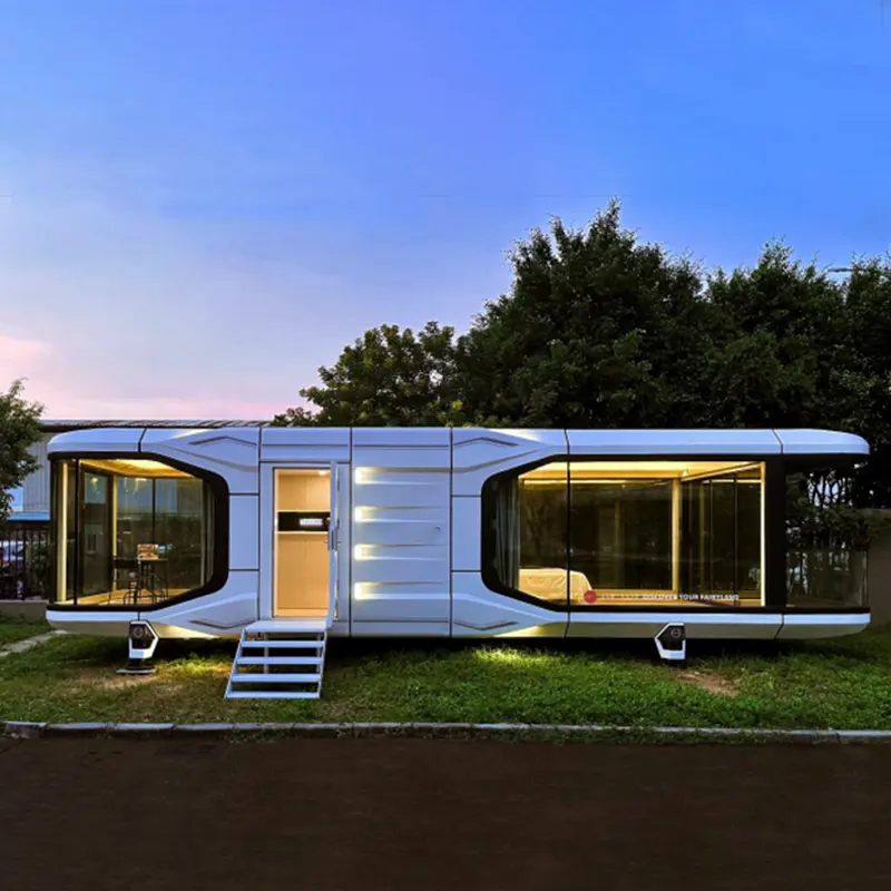 Casa cápsula espacial móvil con estructura metálica