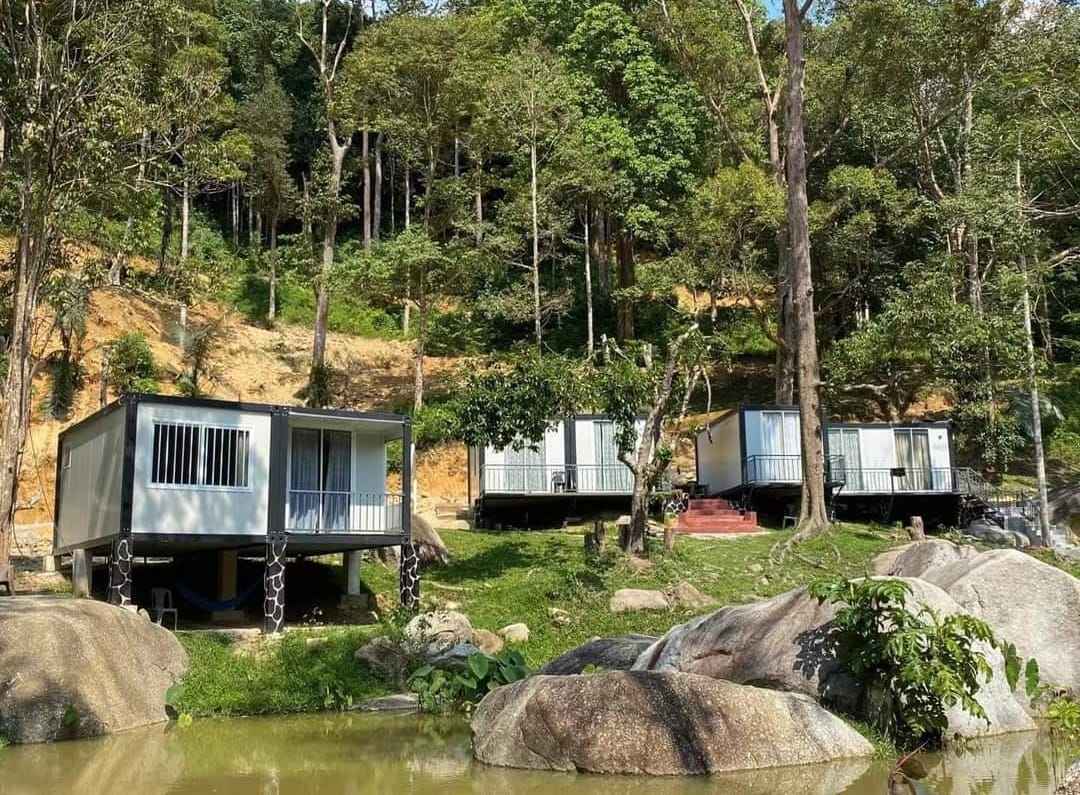 Casa flotante prefabricada de mirada moderna del panel sándwich del hotel de la estructura de acero negra