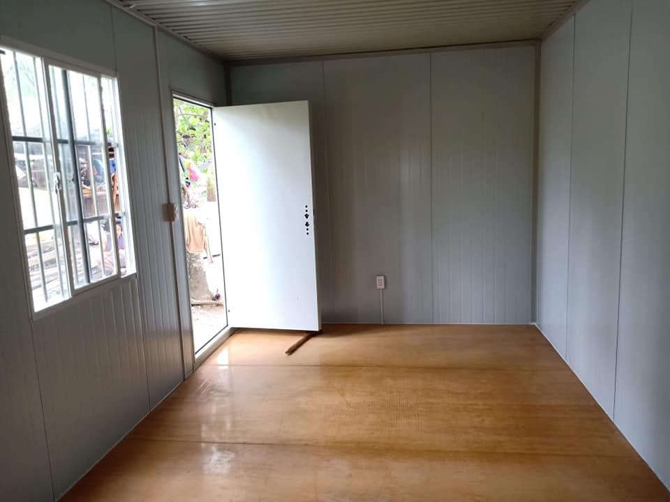 Casa flotante prefabricada de mirada moderna del panel sándwich del hotel de la estructura de acero negra