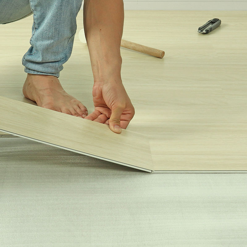 Suelo plástico de lujo del vinilo de la cerradura del SPC de la piedra ignífuga impermeable del lujo de 4m m 5m m 6m m