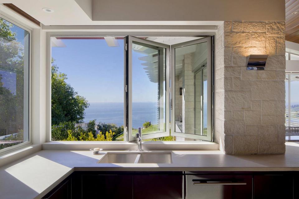 Алюминиевые окна простой конструкции с раздвижным окном из москитной сетки