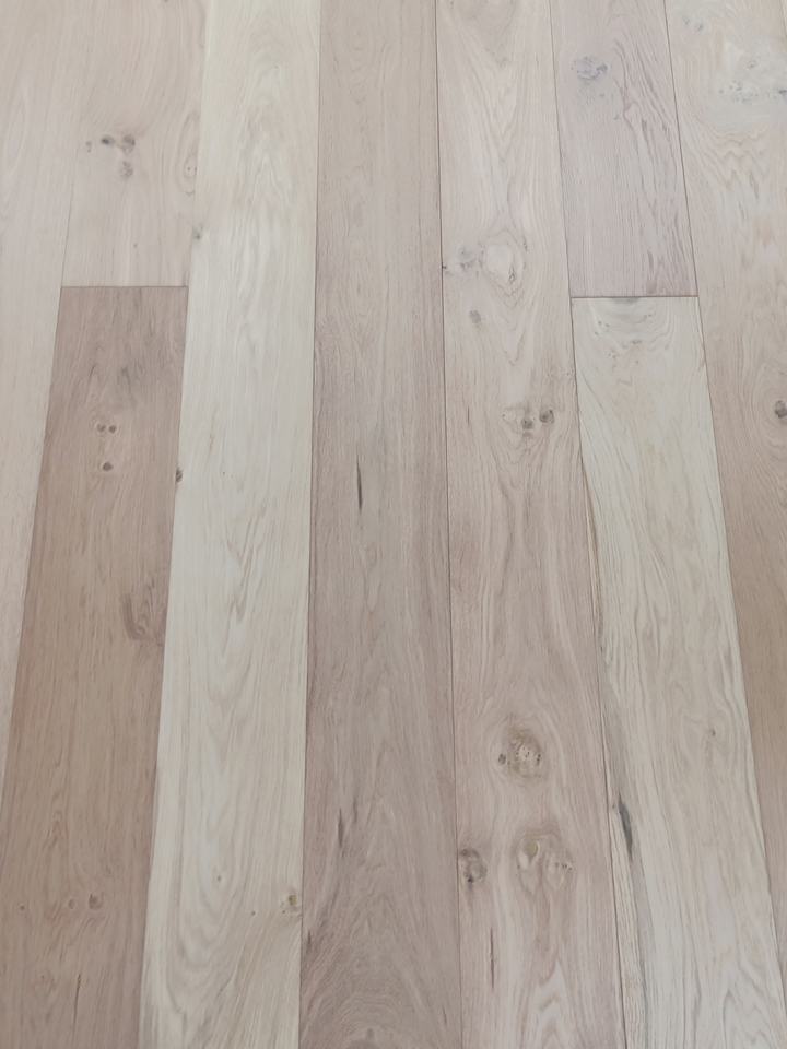 Tamaño disponible Pisos sin terminar de madera dura de roble blanco europeo de ingeniería multicapa