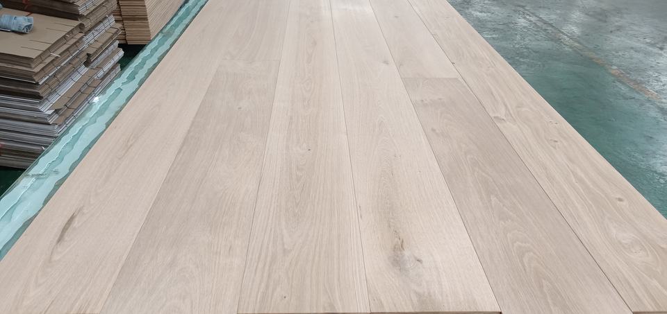 Tamaño disponible Pisos sin terminar de madera dura de roble blanco europeo de ingeniería multicapa