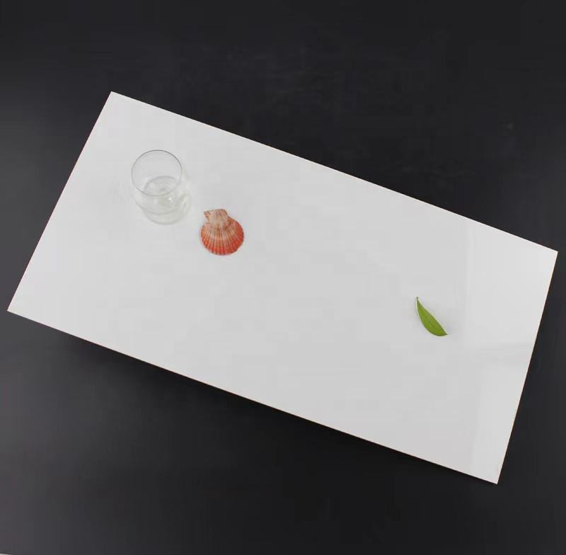 Las tejas blancas estupendas de la pared de la cocina de la teja de la porcelana 300x600 pulieron las baldosas cerámicas decorativas caseras superficiales
