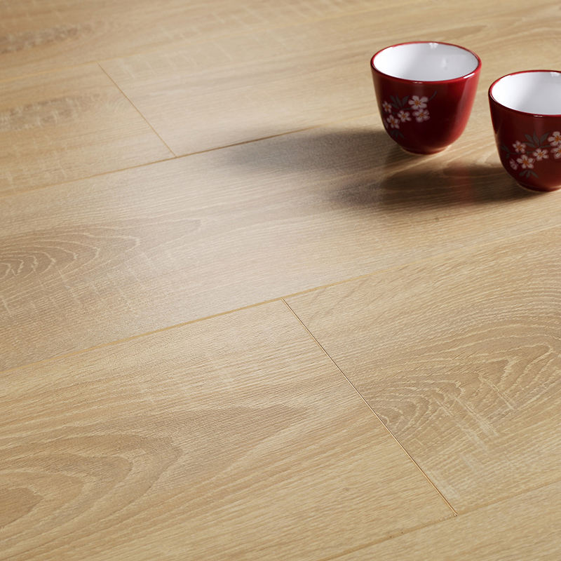 Pisos de madera de ingeniería de madera de roble OEM de venta caliente para el hogar