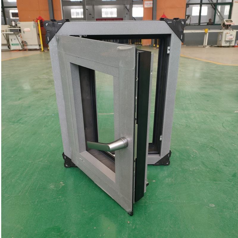 Энергоэффективные окна, алюминиевые створки с двойным остеклением и терморазрывом