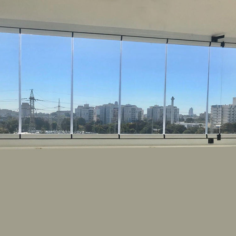 Занавеска, раздвижное складное окно, остекление террасы, звуконепроницаемые алюминиевые окна и раздвижное балконное большое стеклянное окно.