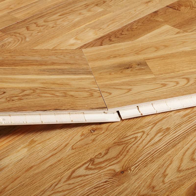 Pisos de madera de ingeniería de madera de roble OEM de venta caliente para el hogar