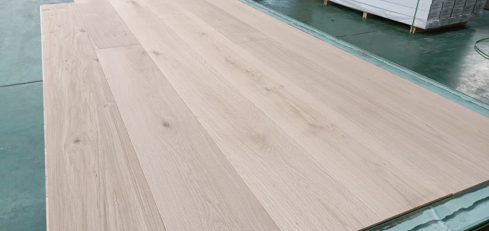Tamaño disponible Pisos sin terminar de madera dura de roble blanco europeo de ingeniería multicapa