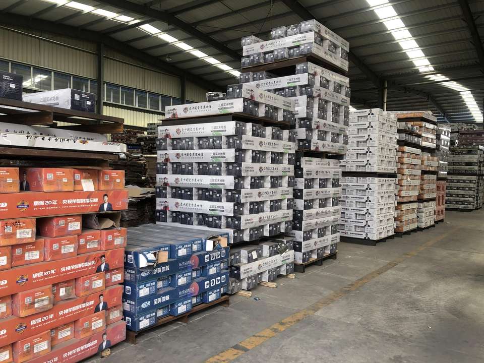 Piso laminado de alta calidad con cerradura de clic de 10-12 mm Suelo laminado de ingeniería