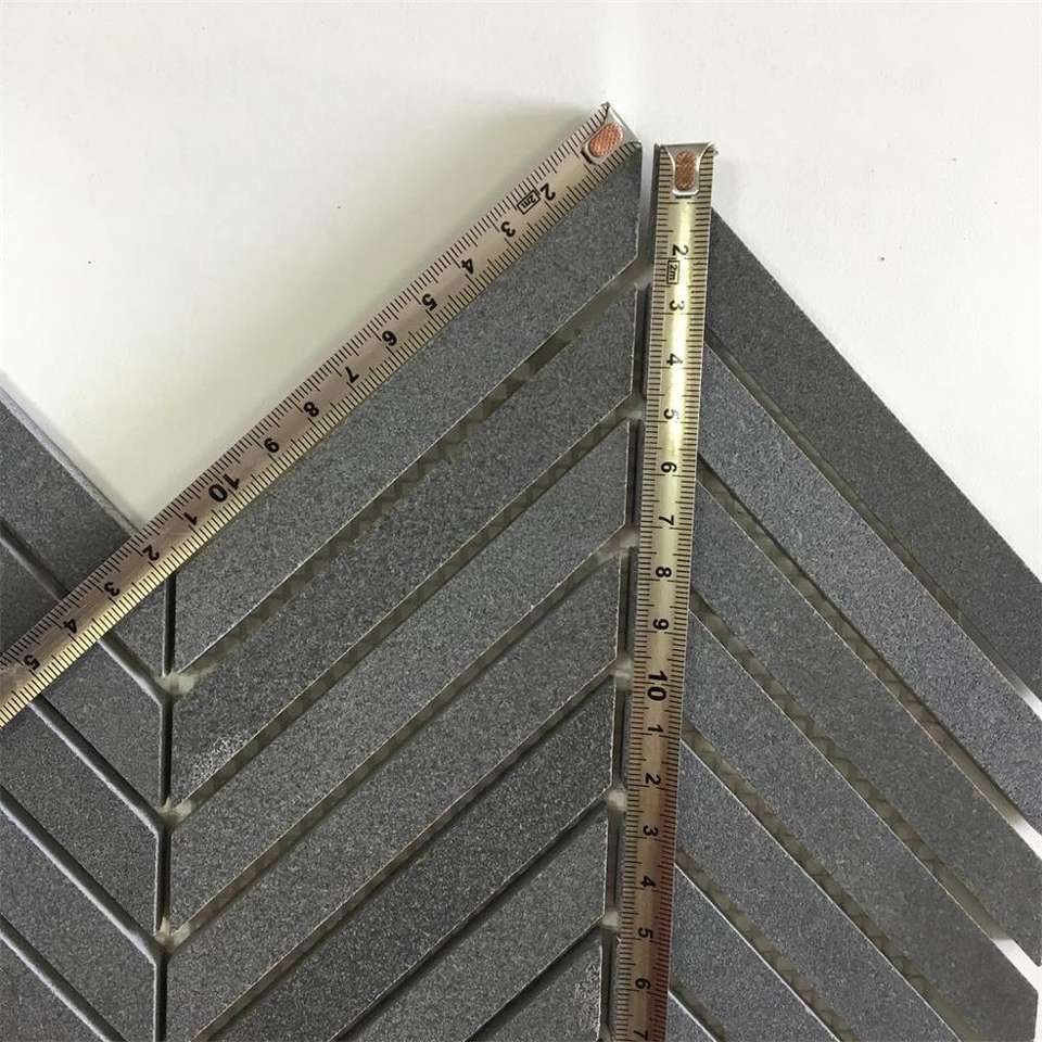 Дешевая цена паркета шеврон из натурального камня серая базальтовая мозаичная плитка