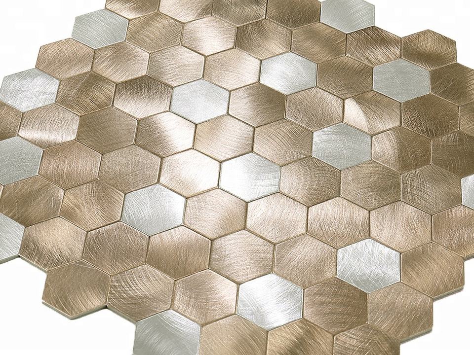 Azulejo de mosaico de aluminio de cáscara y palo cepillado en oro plateado hexagonal