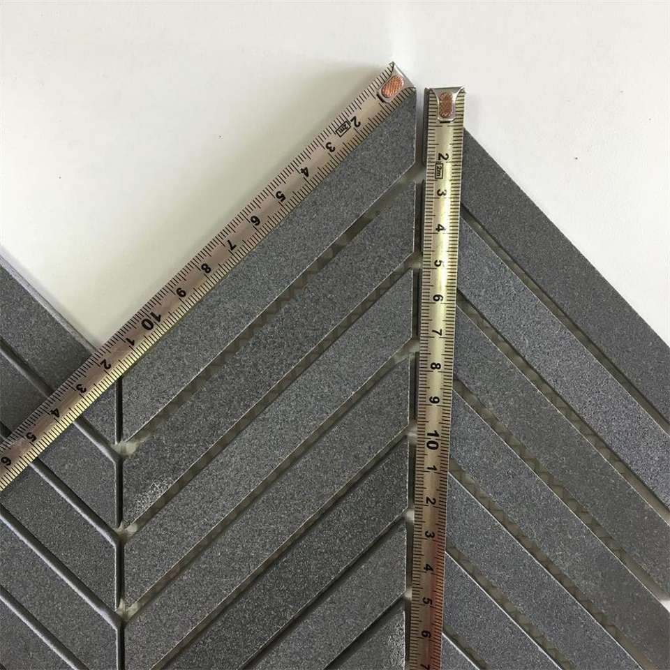 Дешевая цена паркета шеврон из натурального камня серая базальтовая мозаичная плитка