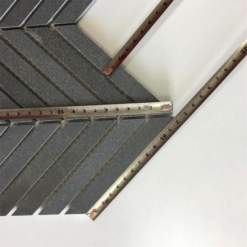 Дешевая цена паркета шеврон из натурального камня серая базальтовая мозаичная плитка