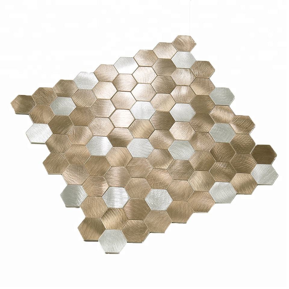 Azulejo de mosaico de aluminio de cáscara y palo cepillado en oro plateado hexagonal