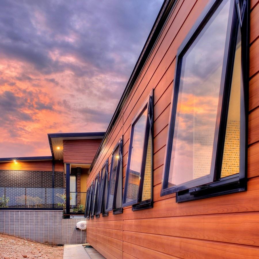 Энергоэффективные окна, алюминиевые створки с двойным остеклением и терморазрывом