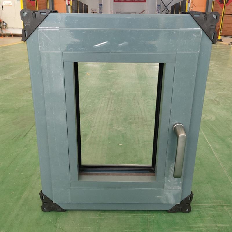 Энергоэффективные окна, алюминиевые створки с двойным остеклением и терморазрывом