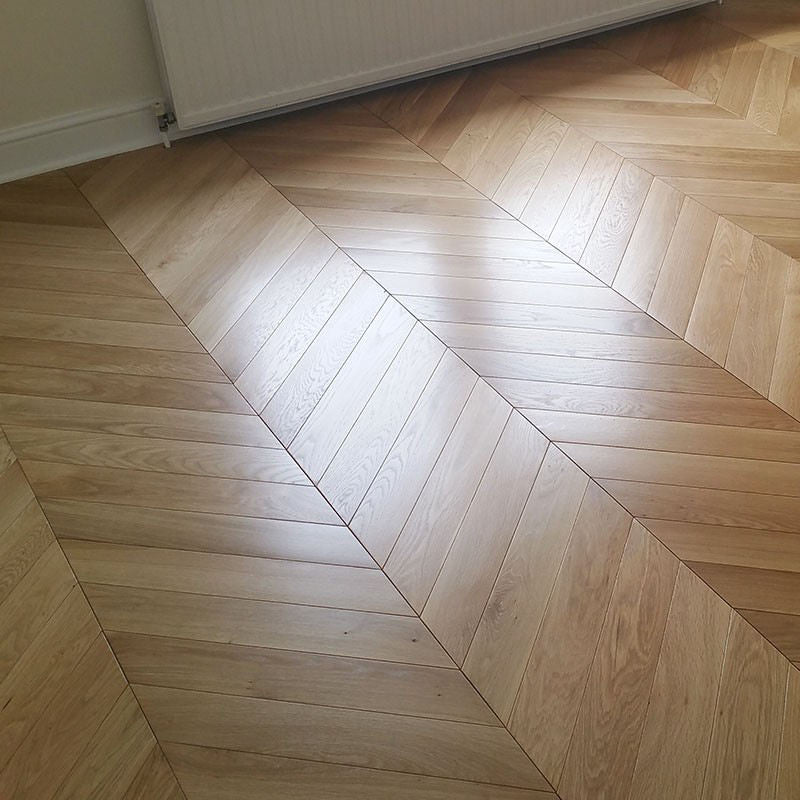 Pisos de madera de roble Chevron de ingeniería Pisos de parquet de diseño de punto húngaro 