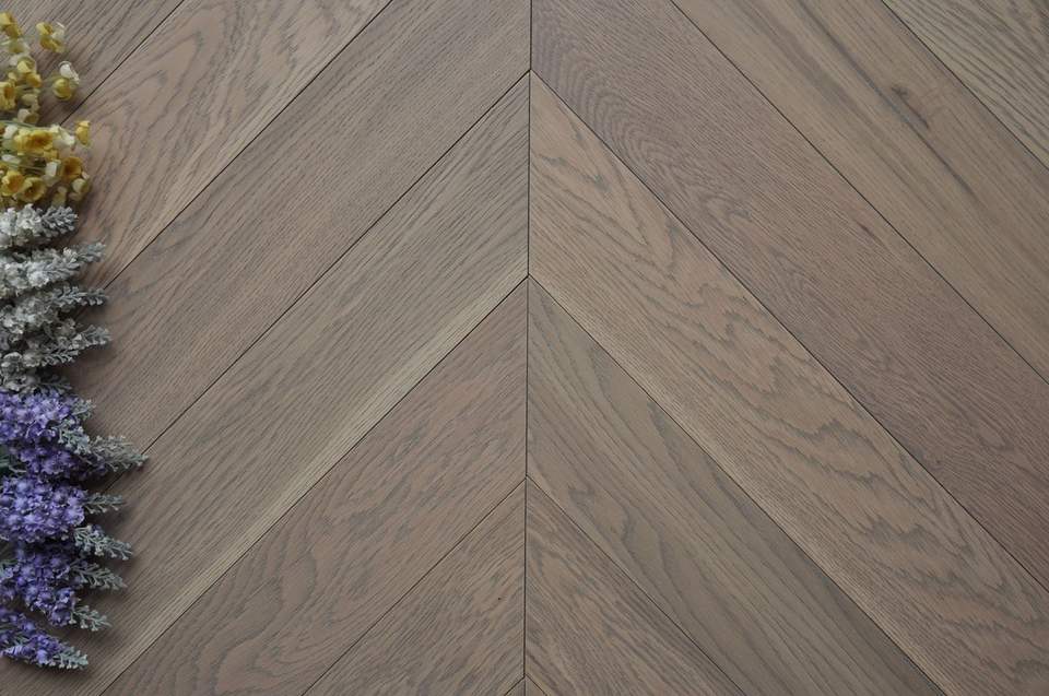 Light grey color herringbone oak flooring parquet chevron wood flooring herringbone hardwood flooring