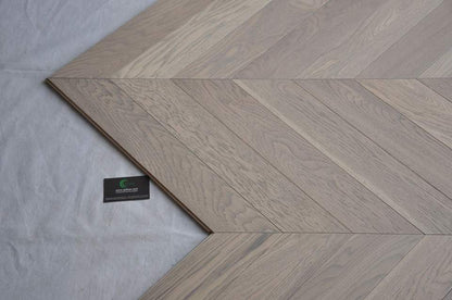 Light grey color herringbone oak flooring parquet chevron wood flooring herringbone hardwood flooring