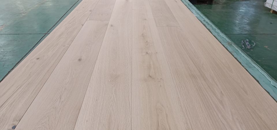 Tamaño disponible Pisos sin terminar de madera dura de roble blanco europeo de ingeniería multicapa 