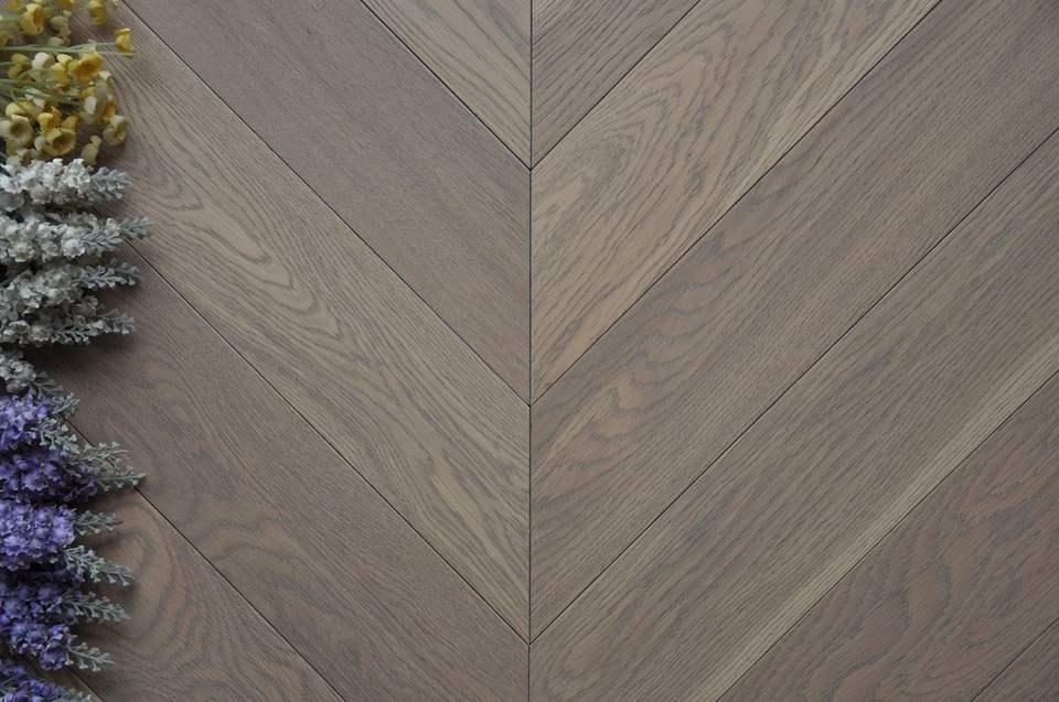 Light grey color herringbone oak flooring parquet chevron wood flooring herringbone hardwood flooring